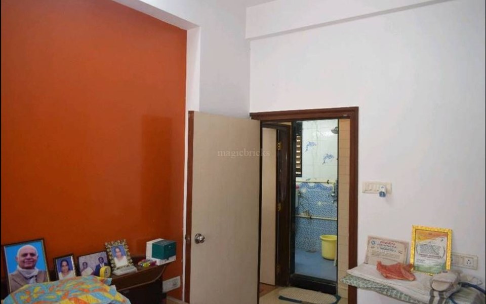 6 - Usha Sadan, Colaba