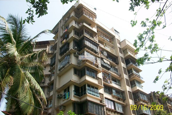 Flat on rent in Sunmist, Bandra West