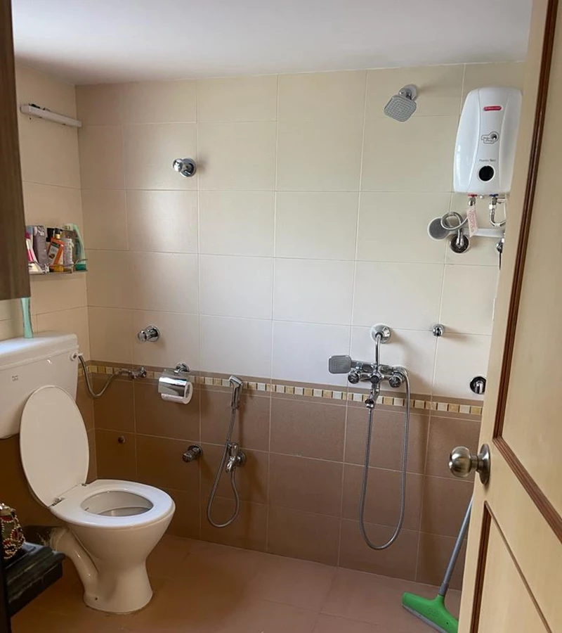 12 - Saturn, Bandra West
