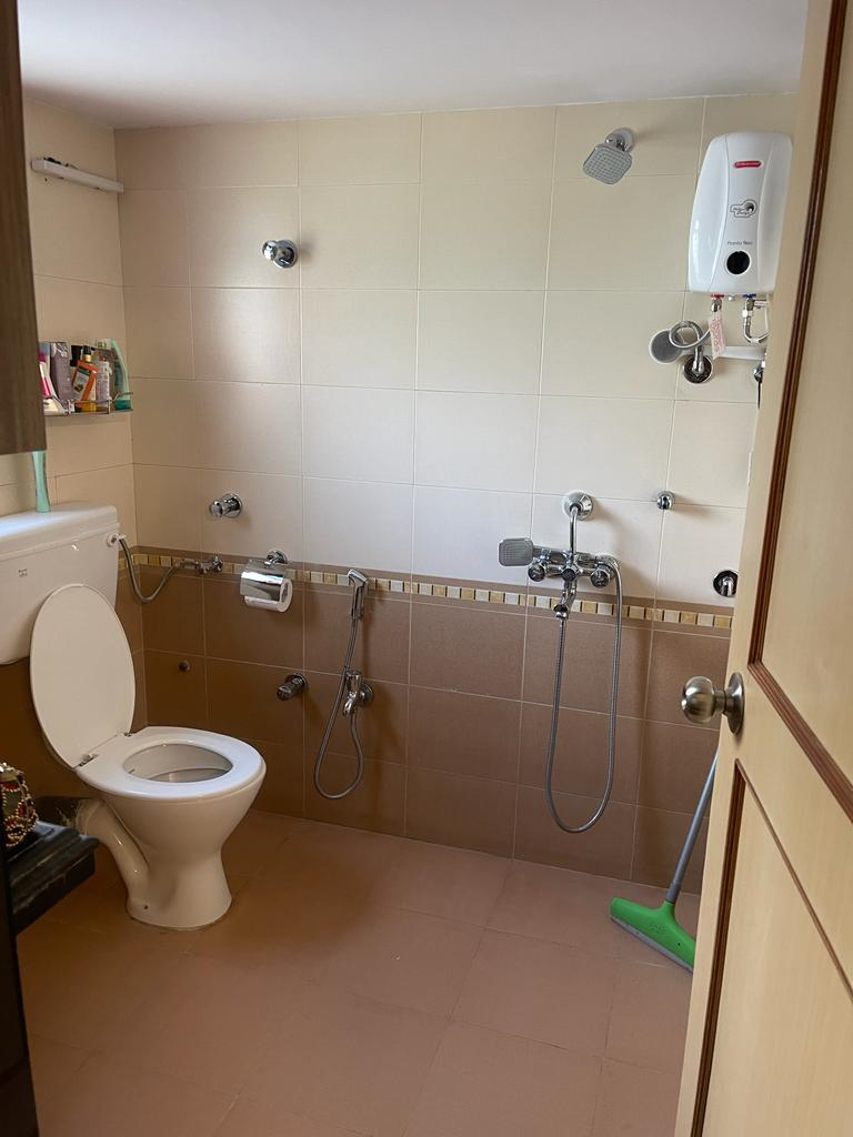 2 BHK Flat for Sale in Bandra West - Saturn