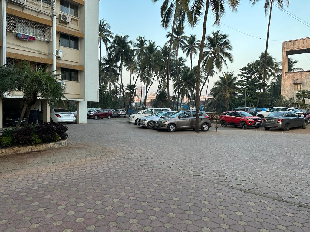 2 BHK Flat for Sale in Juhu - Ruia Park