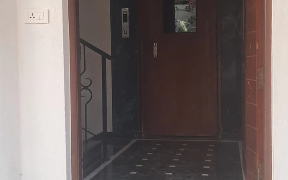 27 - Private Bungalow, Juhu