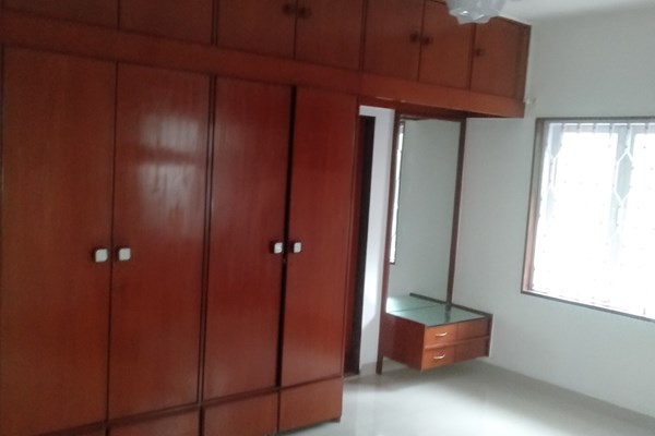 Flat on rent in Kukreja Heights, Bandra West