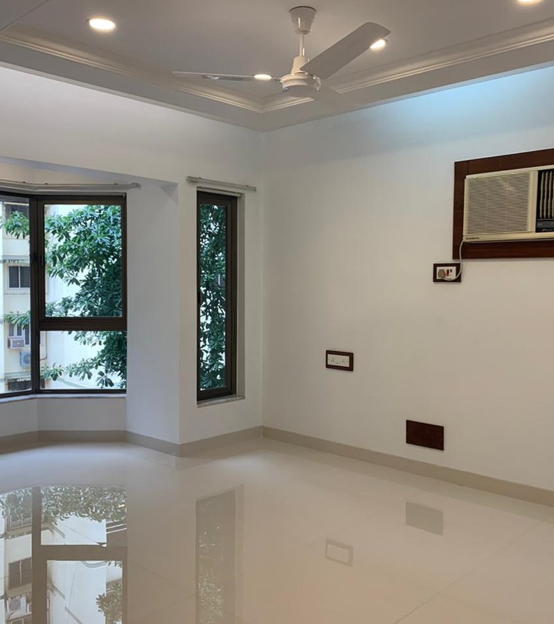 Main - Solitaire, Bandra West