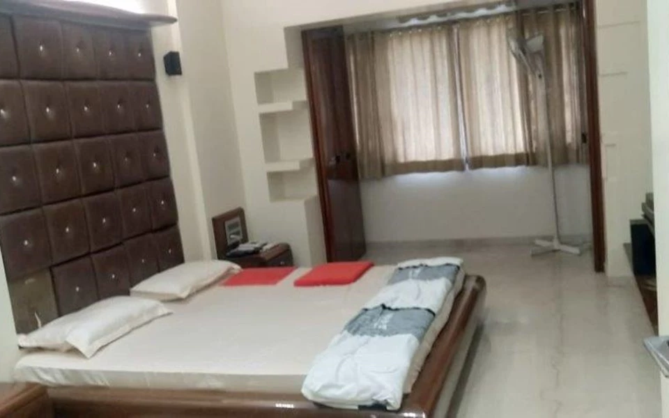 2 - Poornima Apartments, Peddar Road