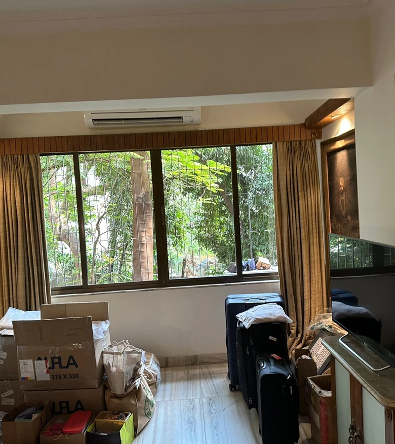 12 - Metropolitan, Bandra West