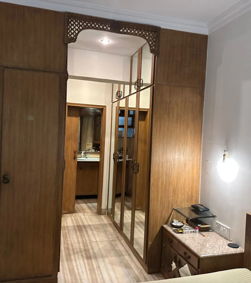 13 - Metropolitan, Bandra West