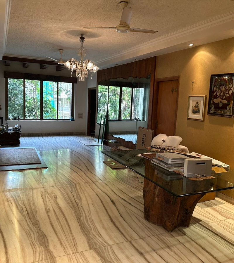 8 - Metropolitan, Bandra West