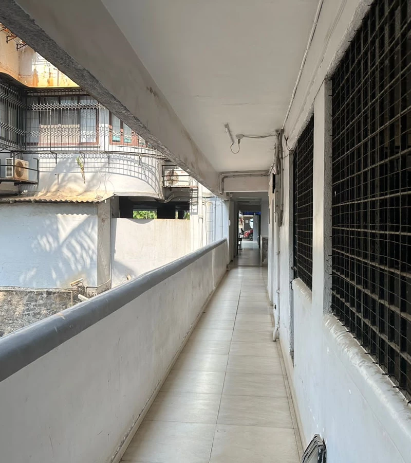 9 - Metropolitan, Bandra West