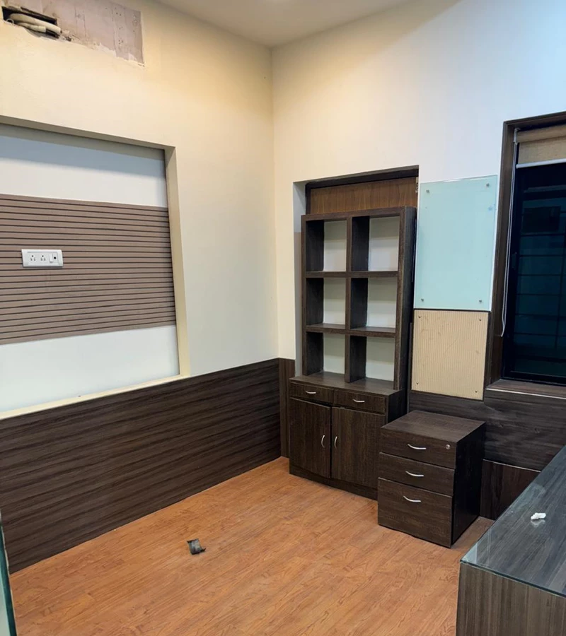 11 - Laxmi Plaza, Andheri West