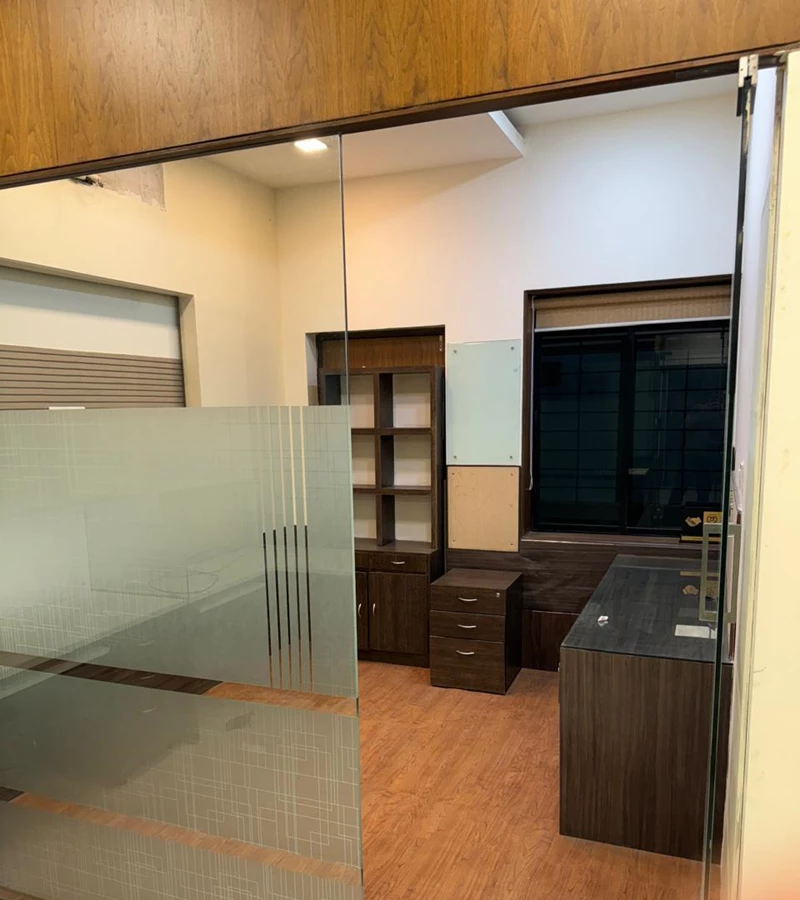 12 - Laxmi Plaza, Andheri West