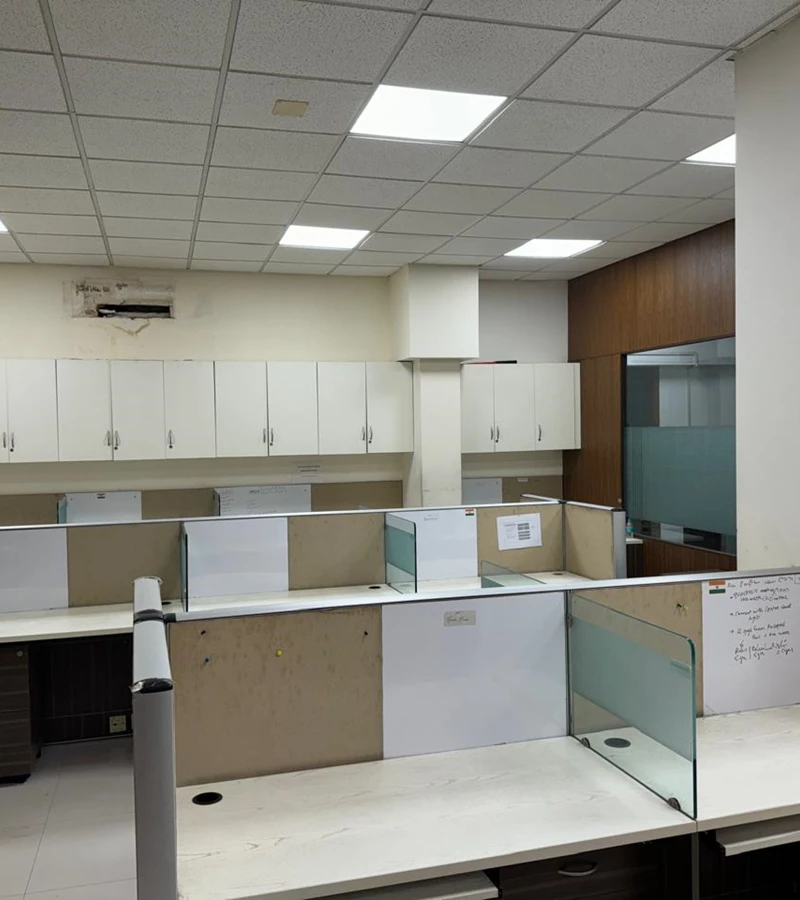 16 - Laxmi Plaza, Andheri West