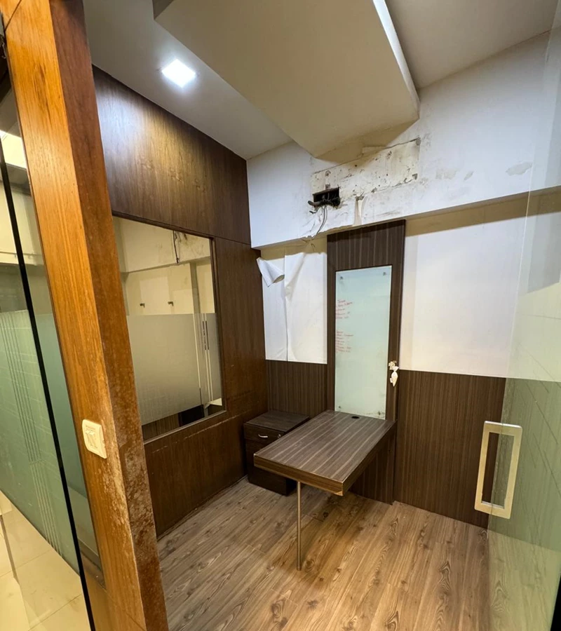 7 - Laxmi Plaza, Andheri West