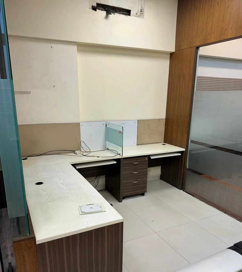 8 - Laxmi Plaza, Andheri West