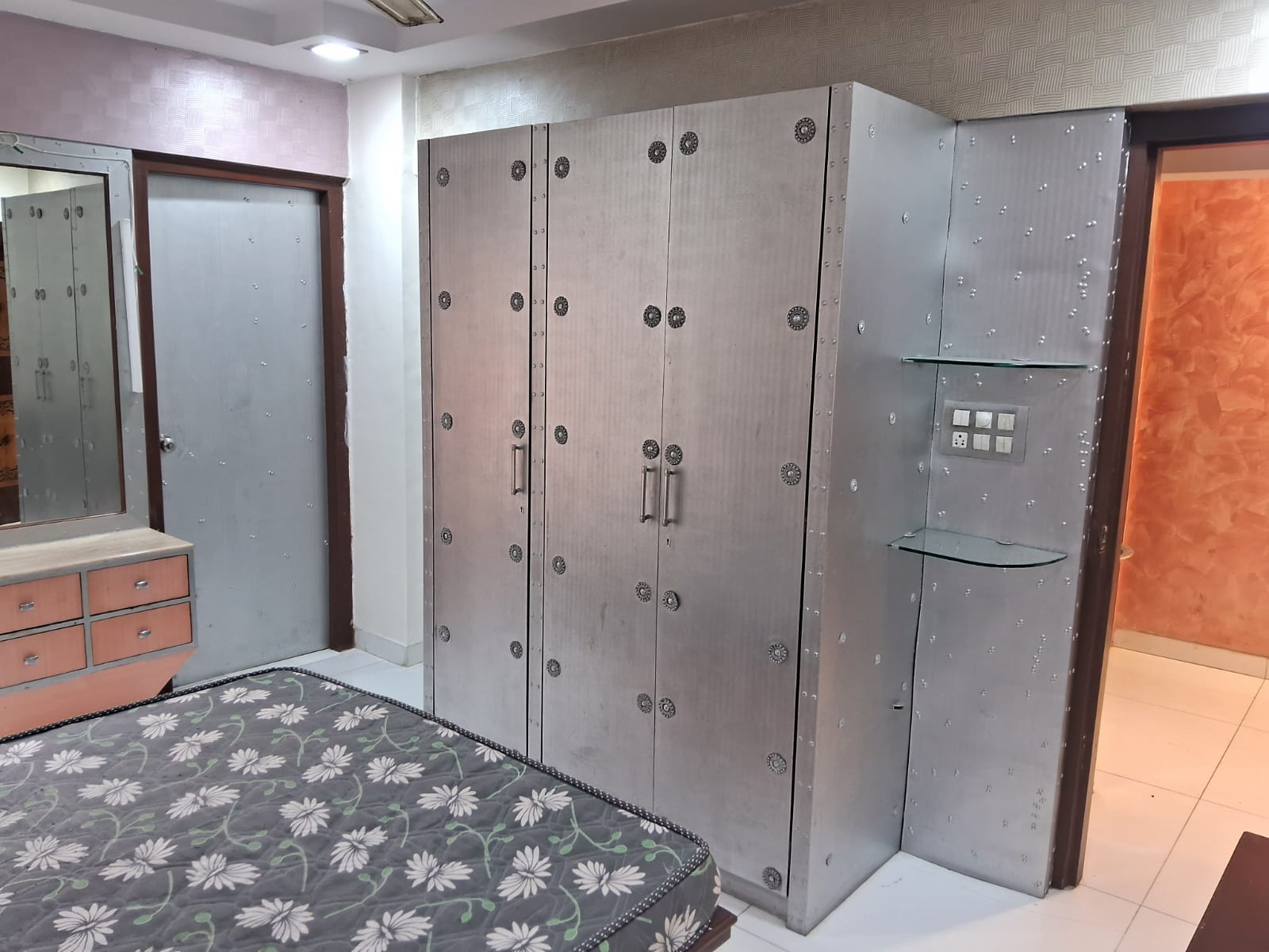 2 BHK Flat on Rent in Bandra West - Solomon Apartment