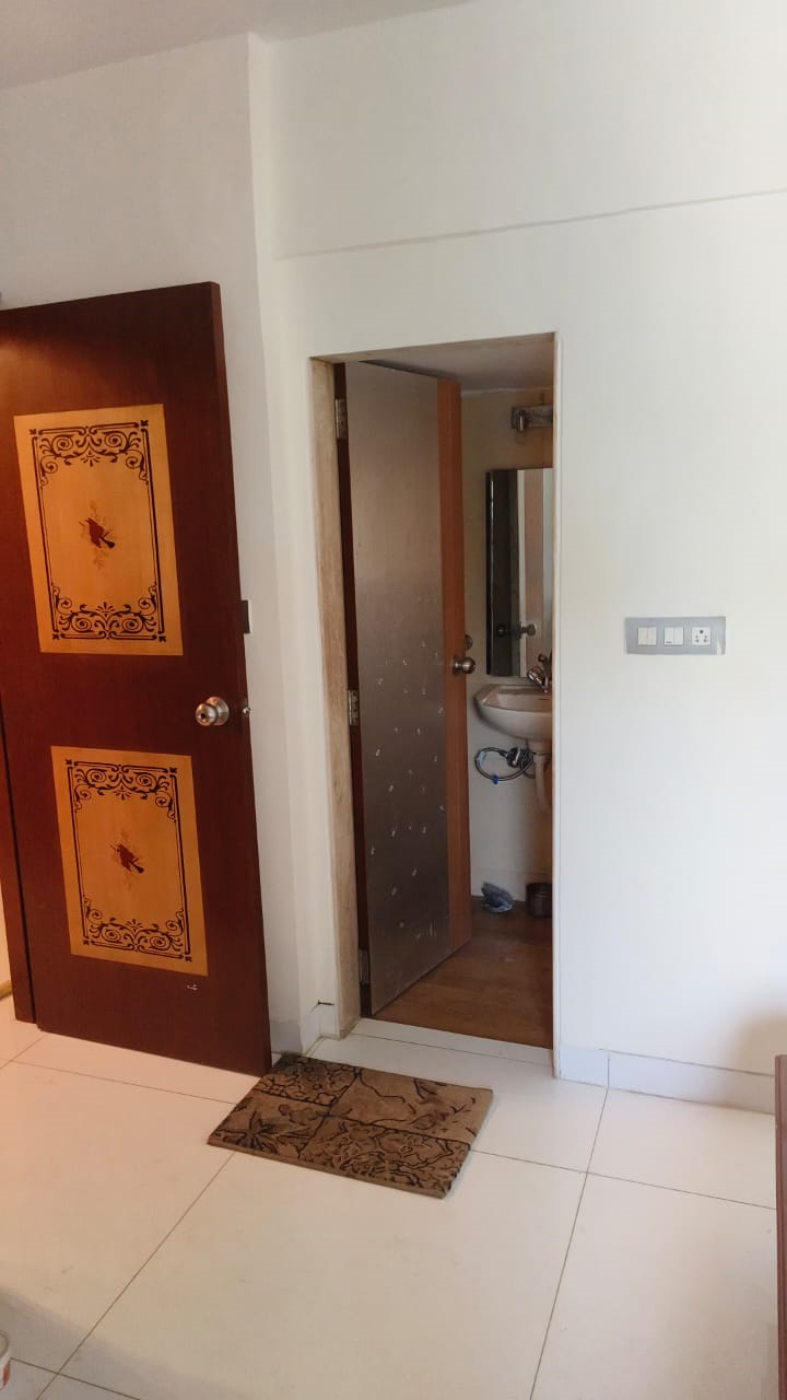 17 - Solomon Apartment, Bandra West