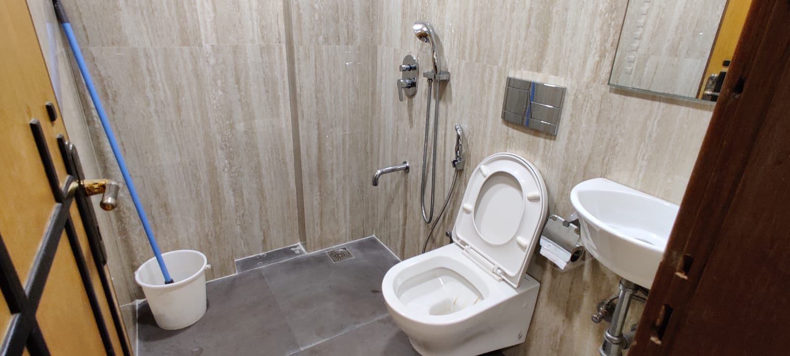 11 - Ajanta Apartments, Peddar Road