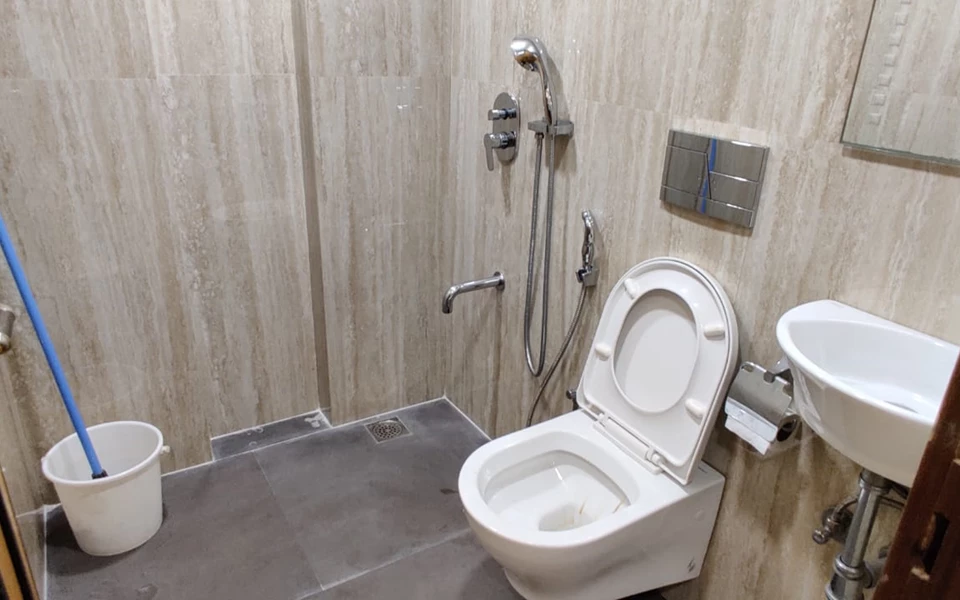 11 - Ajanta Apartments, Peddar Road