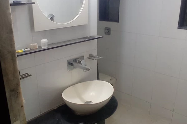 Flat on rent in Arvasu, Santacruz West