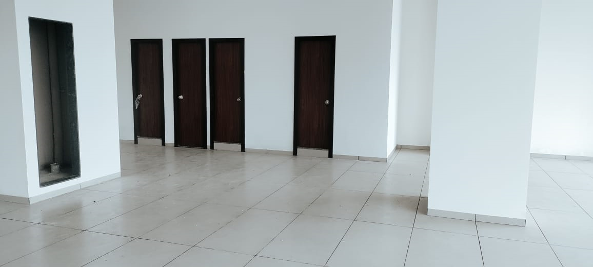 4 - Remi Commercio, Andheri West