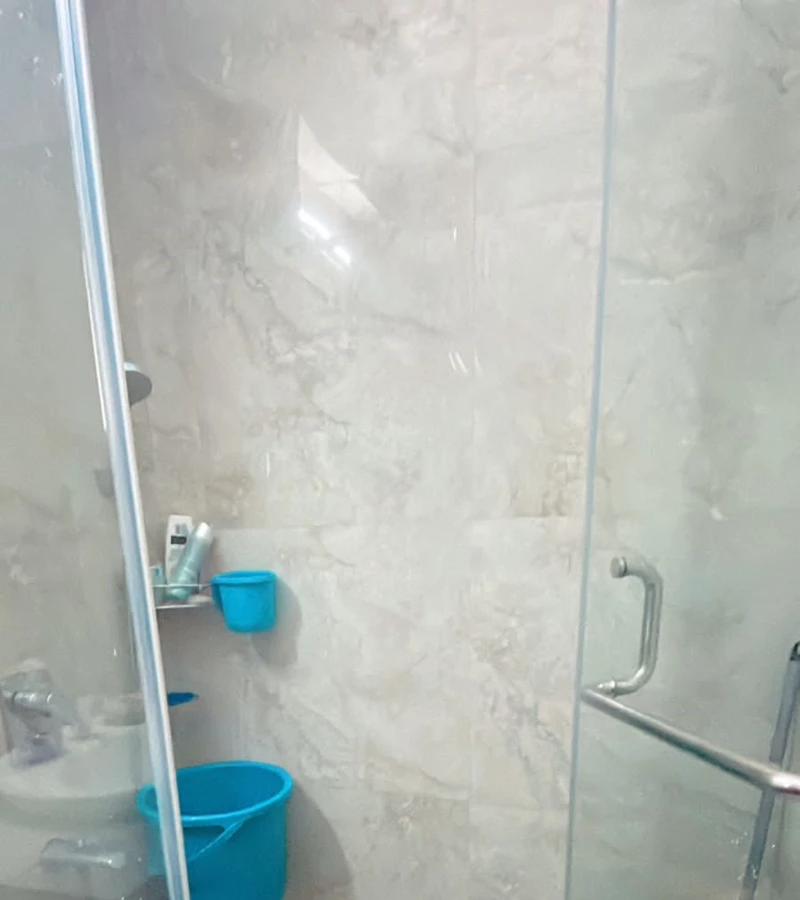 10 - Crescent Bay, Parel