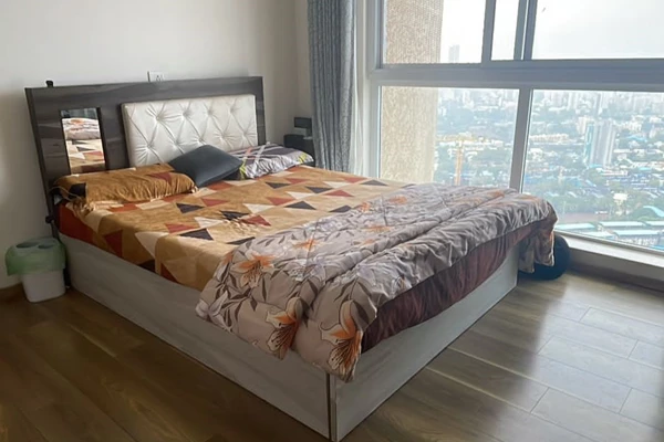 Flat for sale in Crescent Bay, Parel