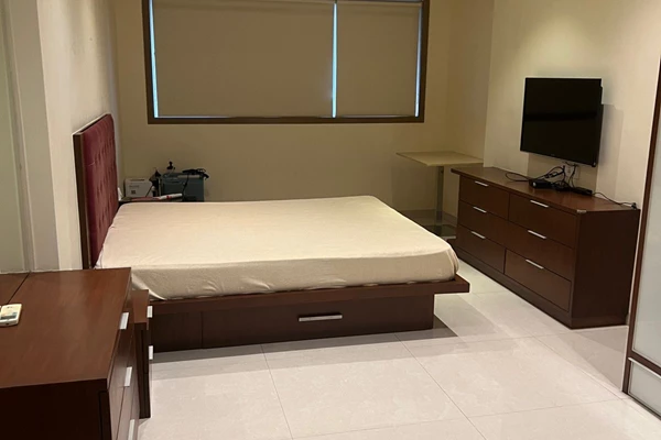 Flat on rent in Metropolitan, Bandra West