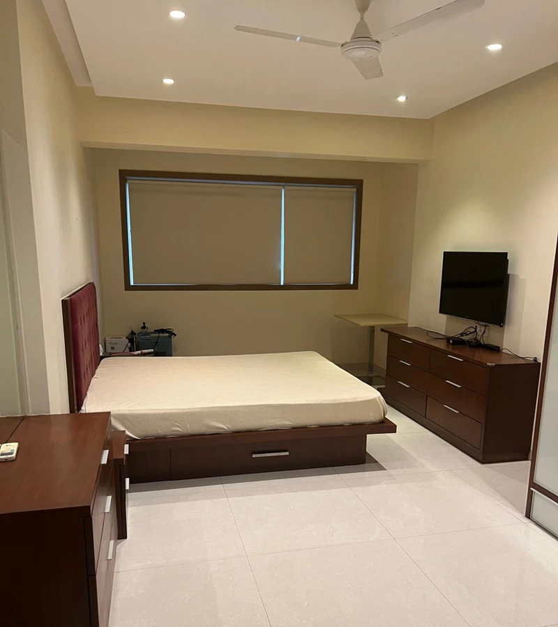2 - Metropolitan, Bandra West