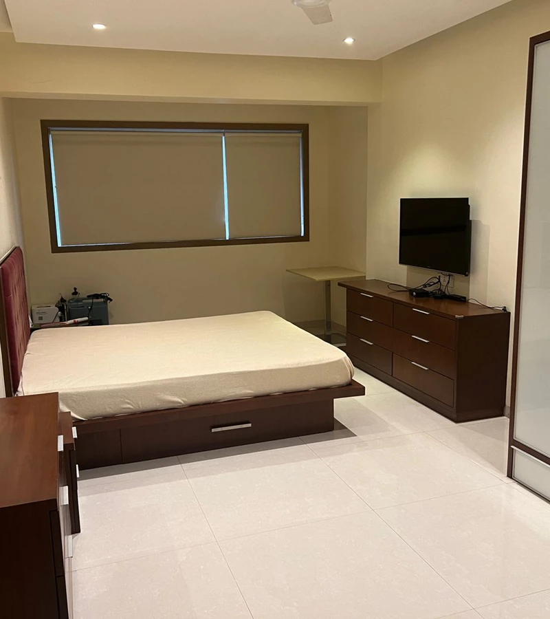 4 - Metropolitan, Bandra West