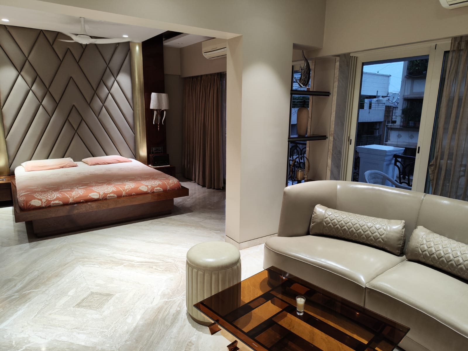 1 - Enchante, Khar West