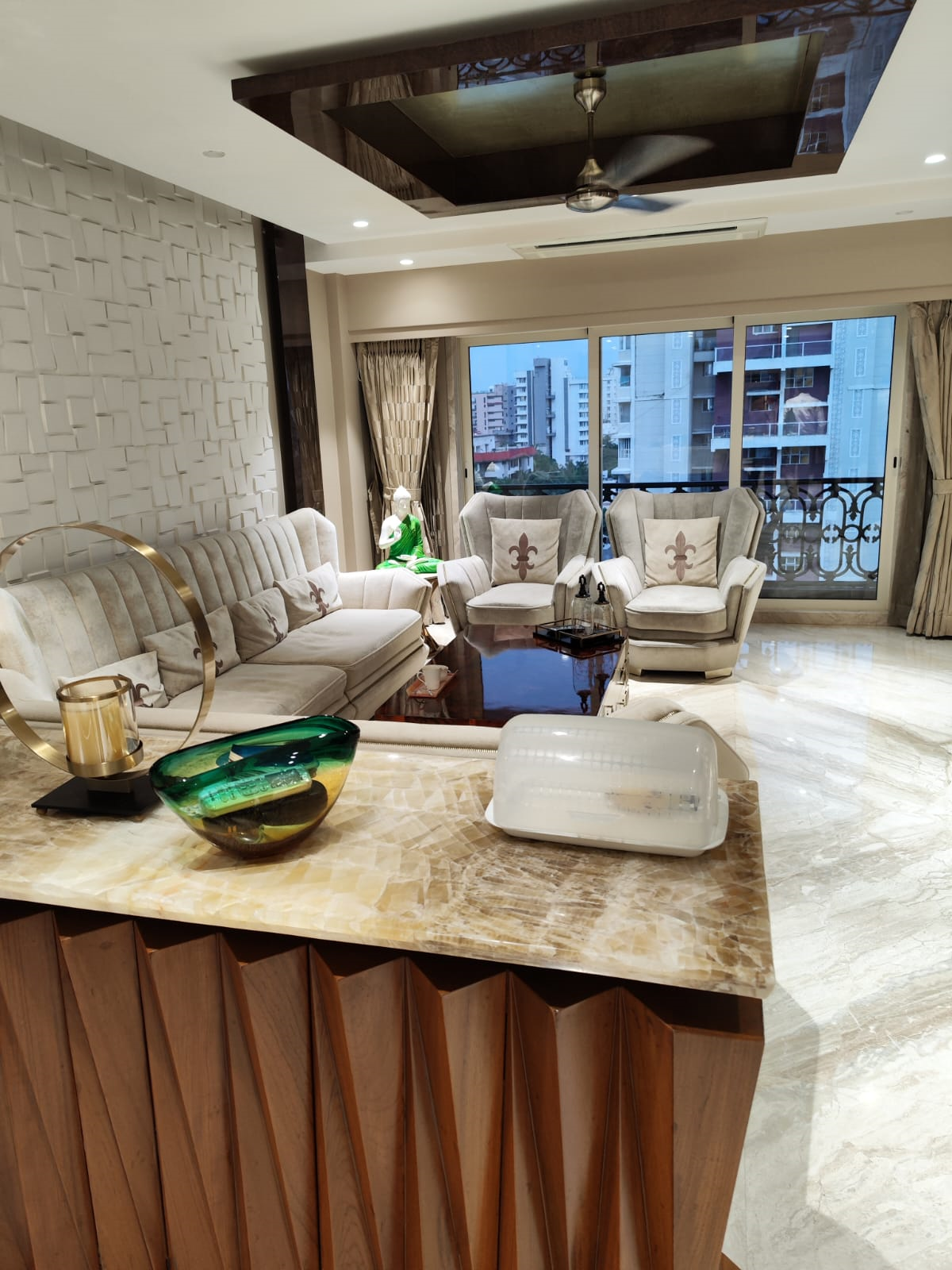 6 - Enchante, Khar West