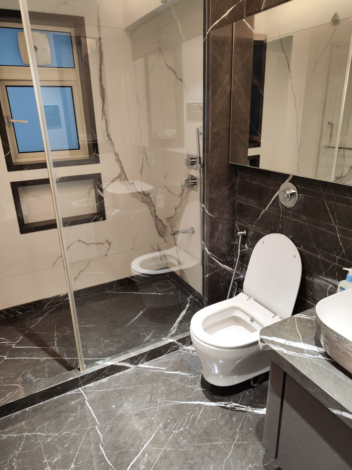 7 - Enchante, Khar West