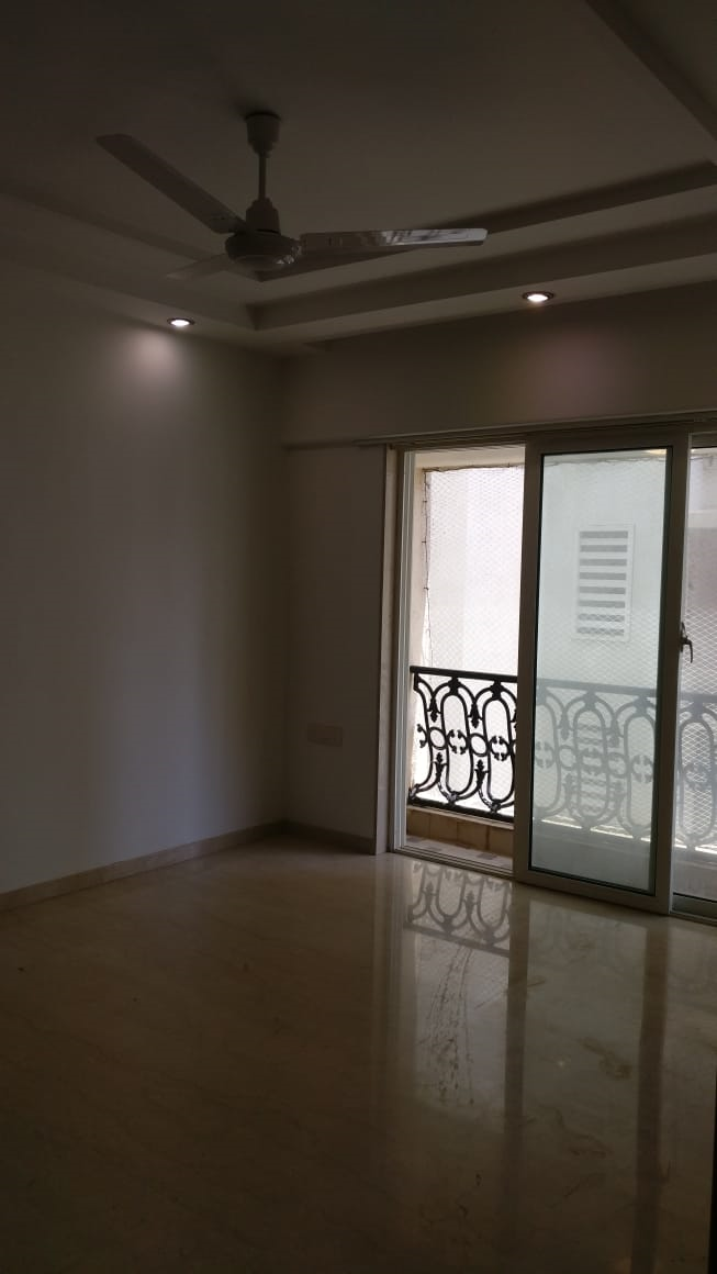 1 - Enchante, Khar West