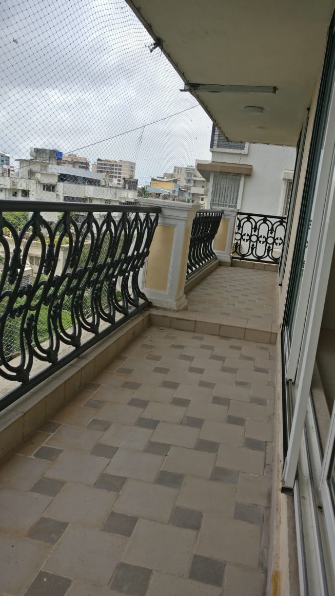 10 - Enchante, Khar West