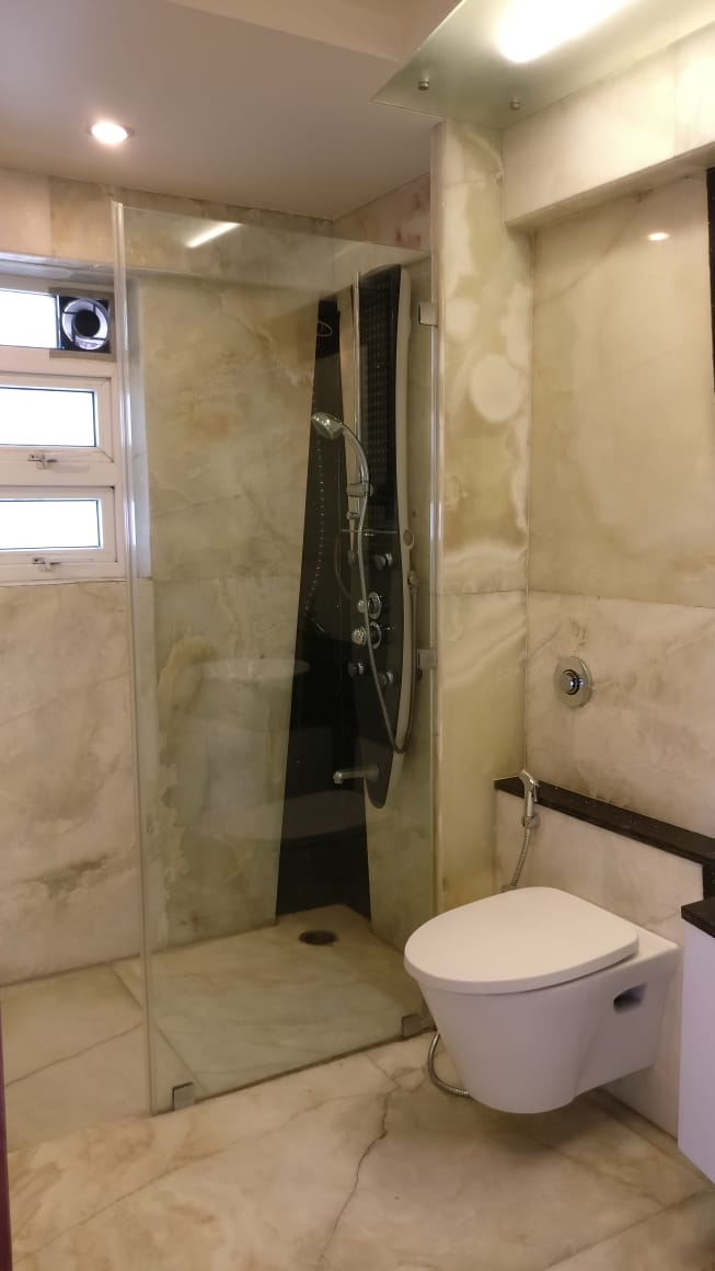 11 - Enchante, Khar West