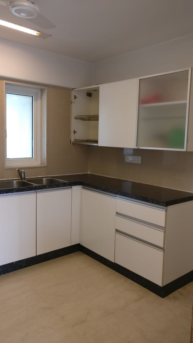 4 - Enchante, Khar West