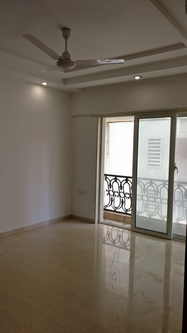 7 - Enchante, Khar West