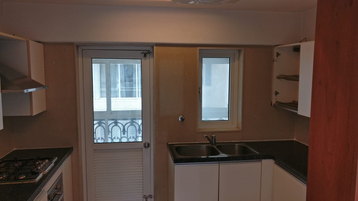 8 - Enchante, Khar West