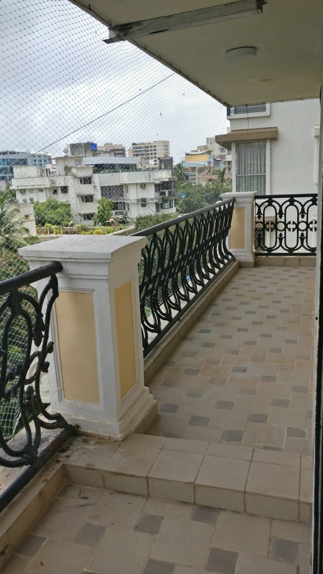 9 - Enchante, Khar West