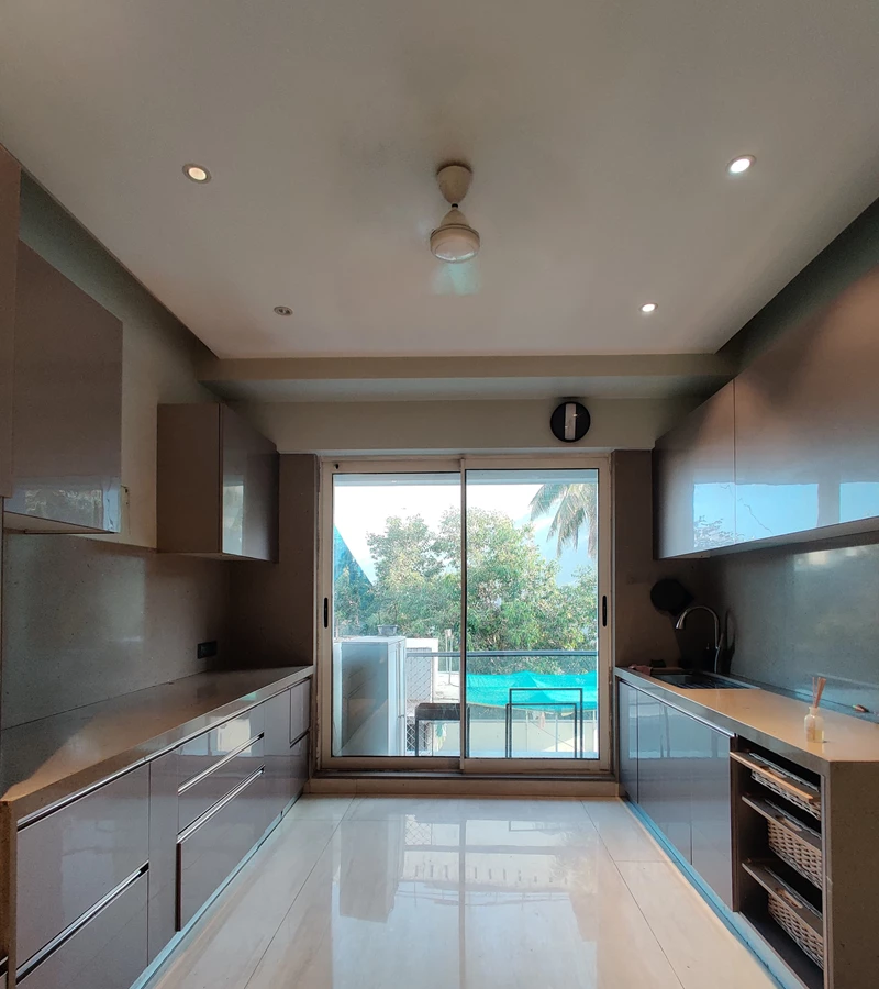 4 - 388, Khar West