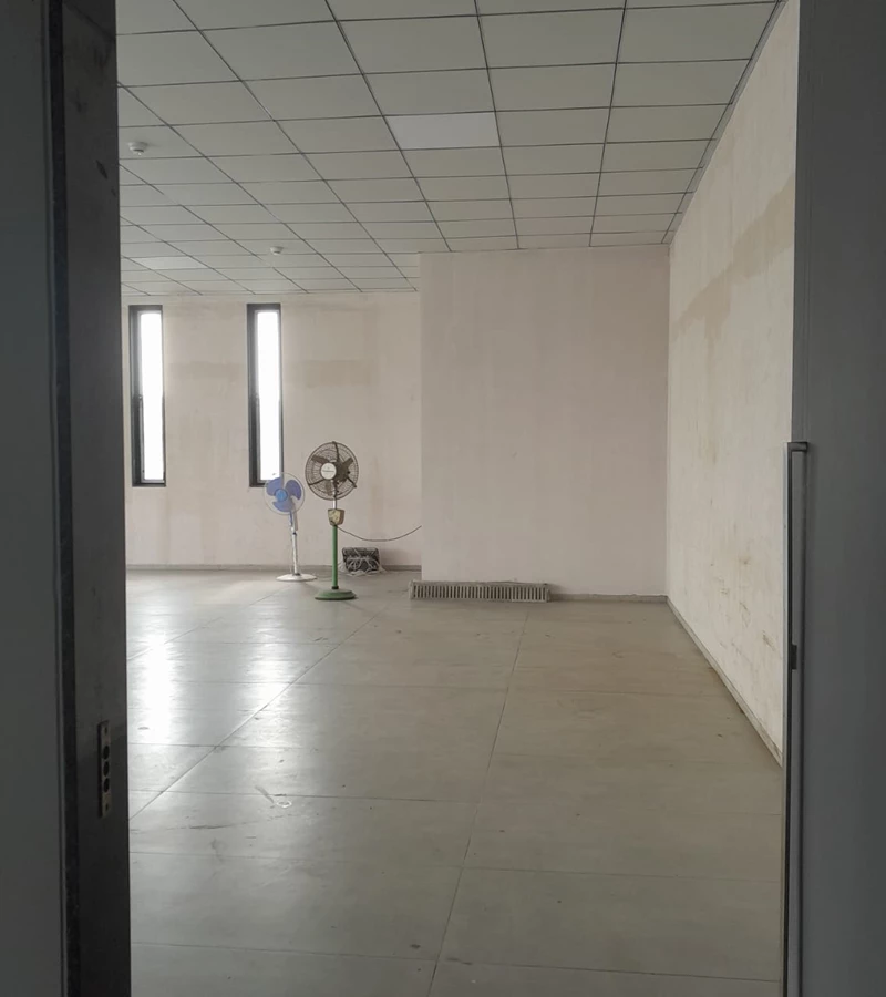 8 - X Cube, Andheri West