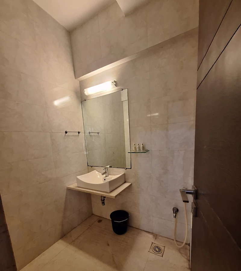 4 - Pacific Enclave, Khar West