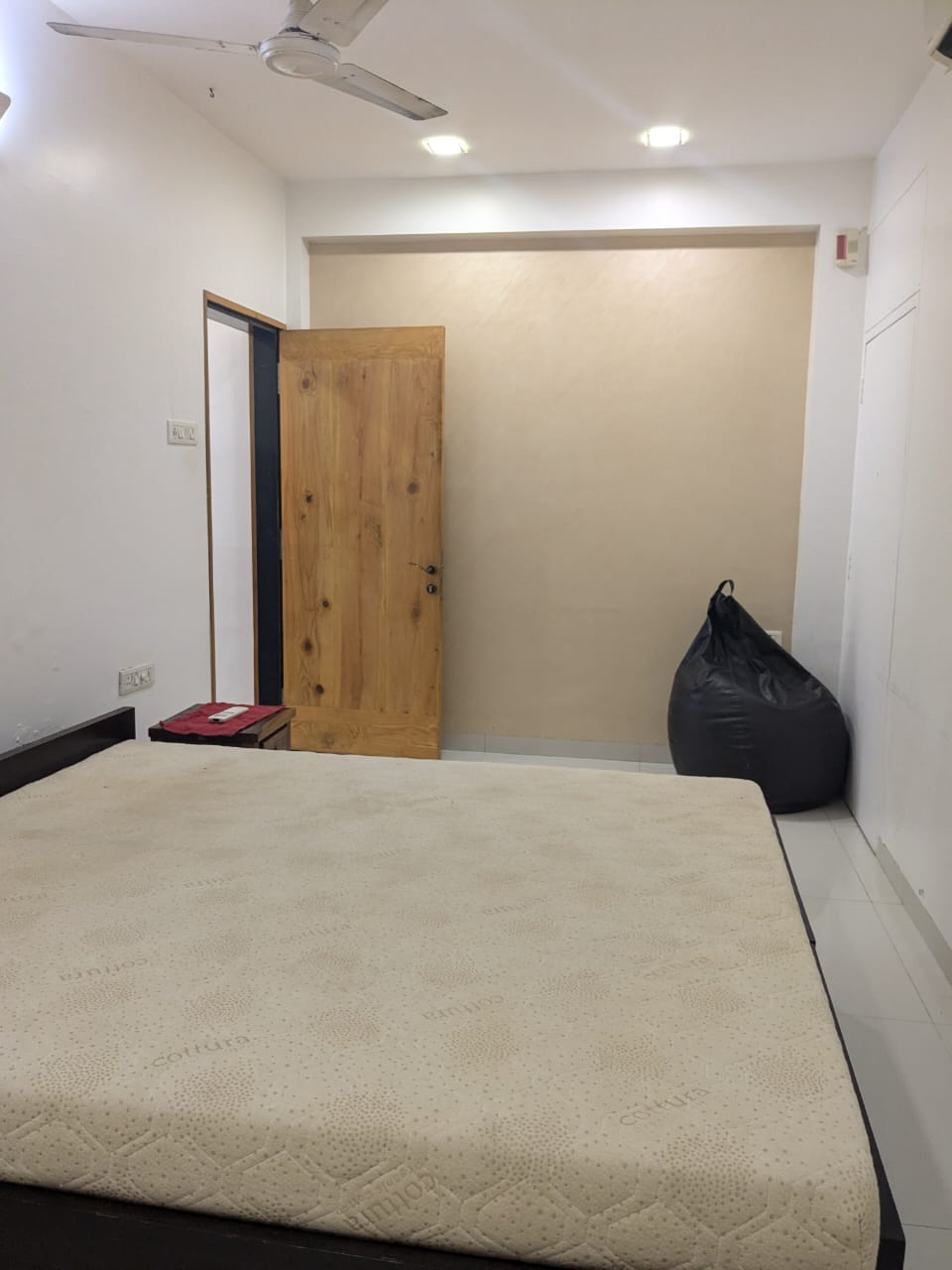 1 BHK Flat on Rent in Bandra West - Shri Ram Kutir