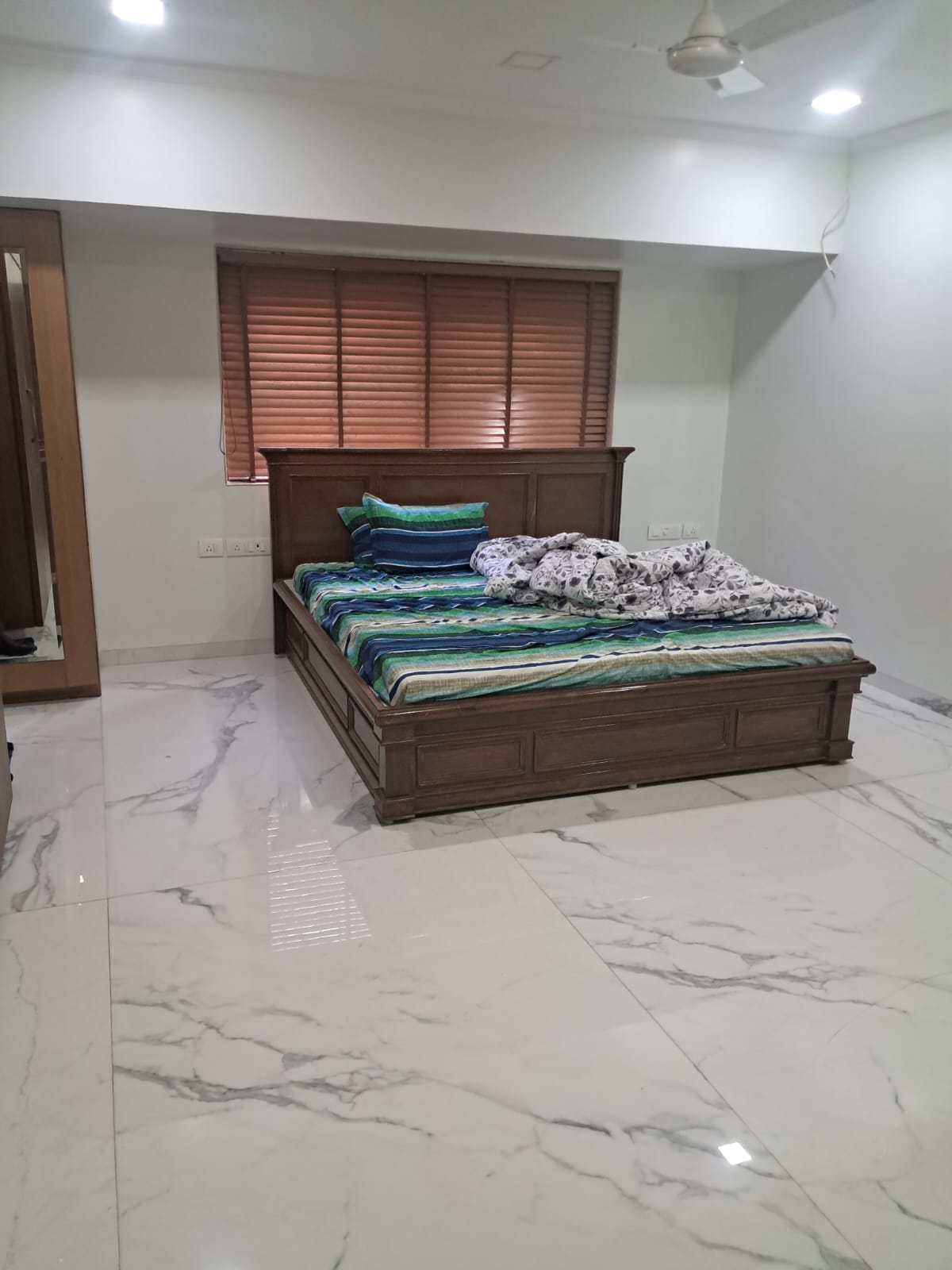 12 - Eldorado, Prabhadevi