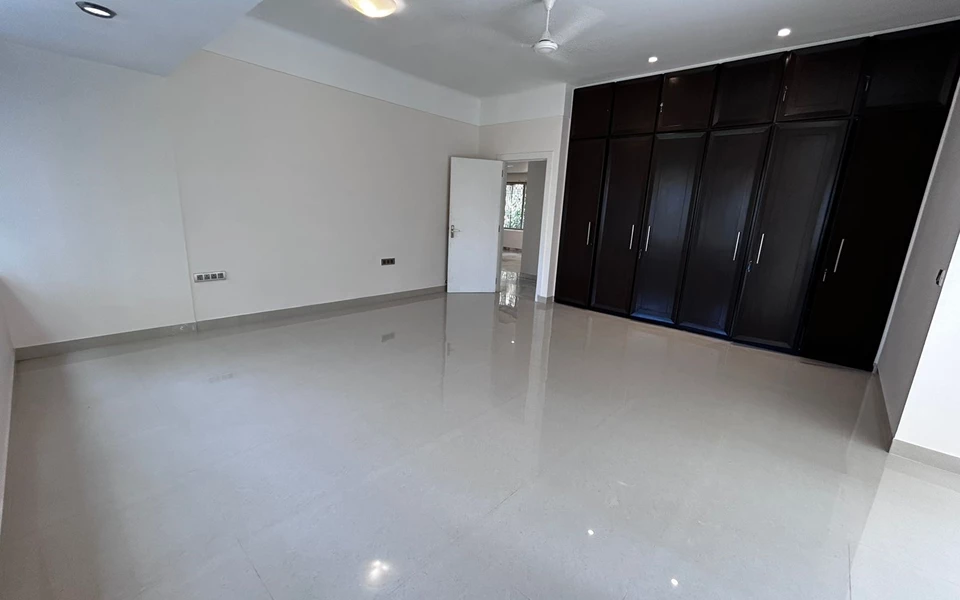 8 - Khatau Bungalow, Walkeshwar