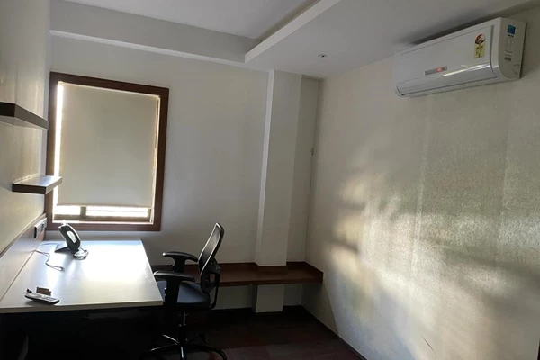 Office on rent in Kakad Chambers, Worli