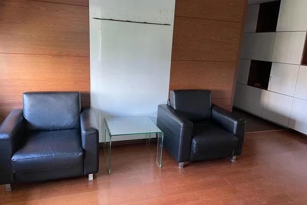 Office on rent in Kakad Chambers, Worli
