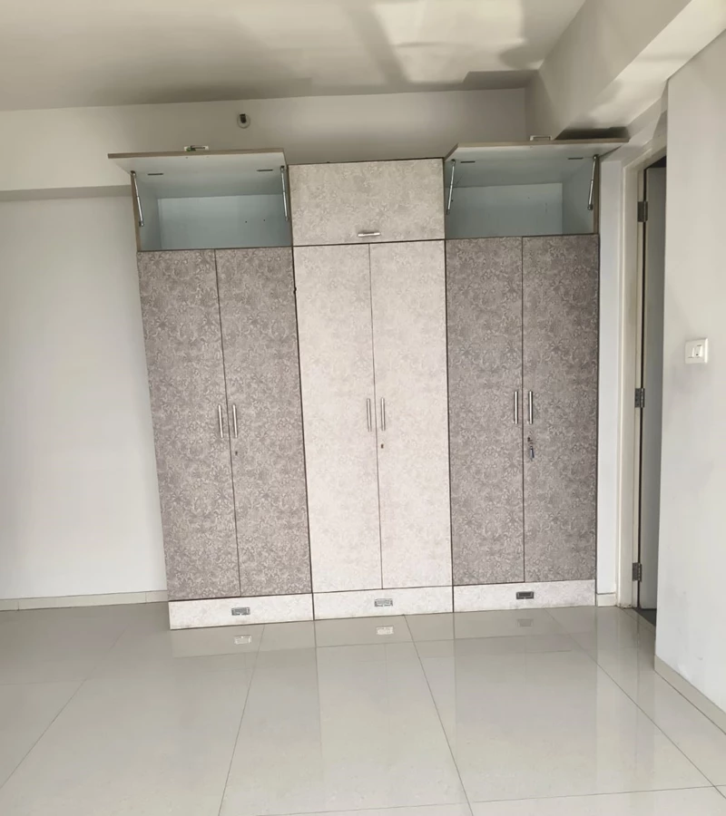 3 - Rustomjee Seasons, Bandra East