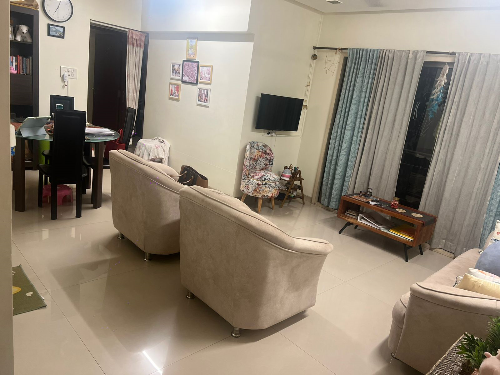 2 BHK Flat on Rent in Bandra West - Pinnacle Gold