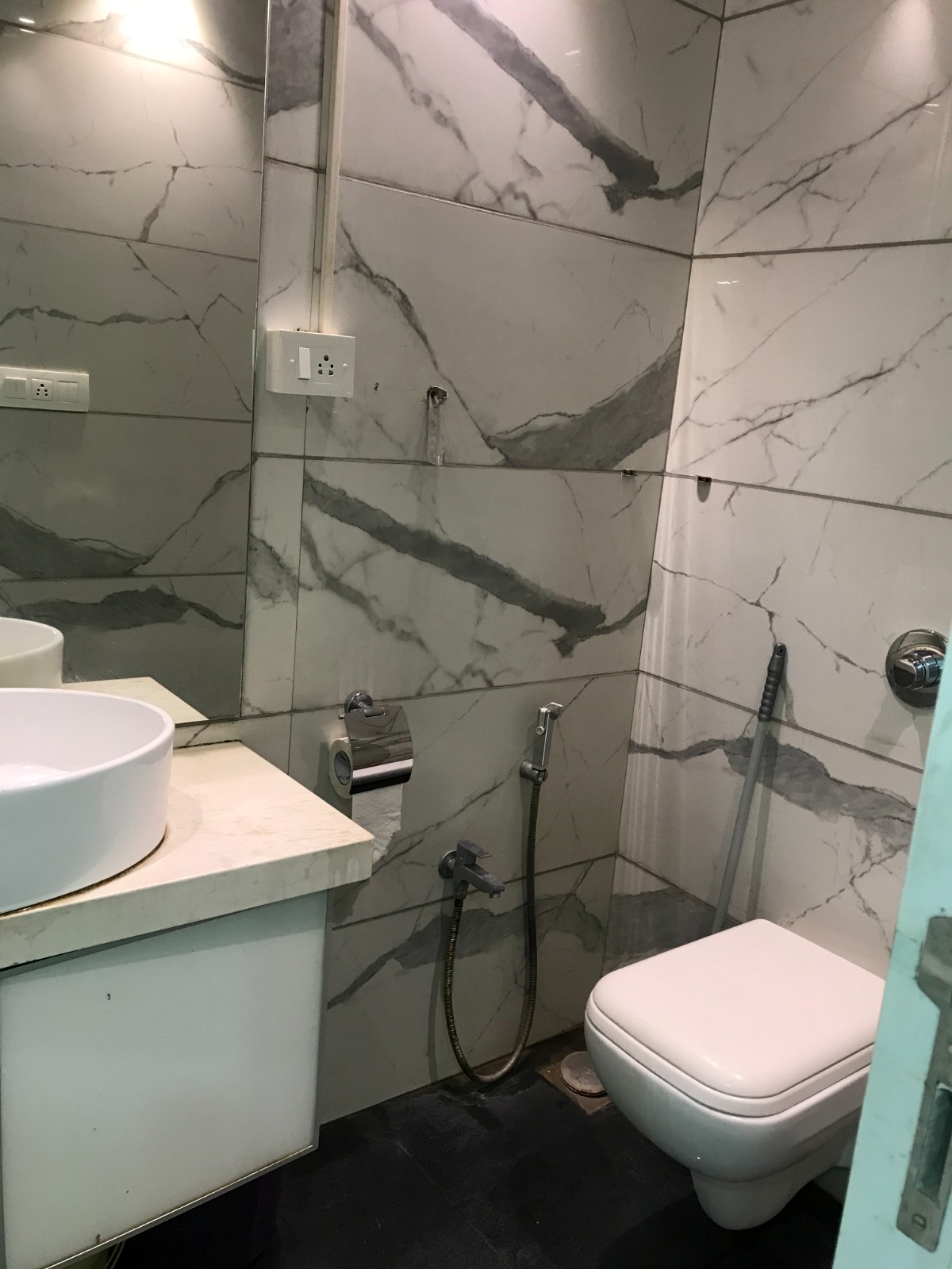 Omkar Summit Business Bay